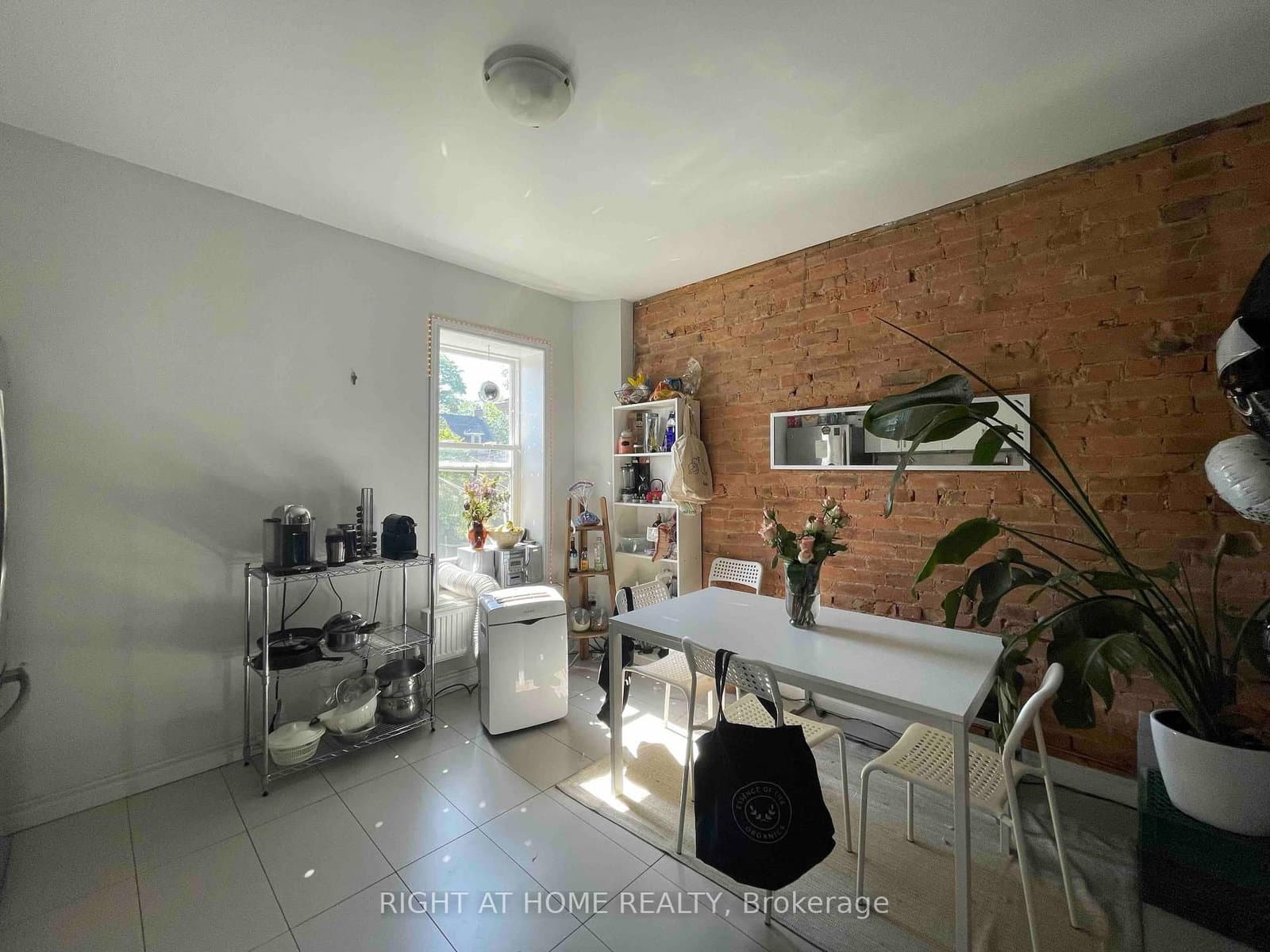 570 BATHURST ST in Toronto