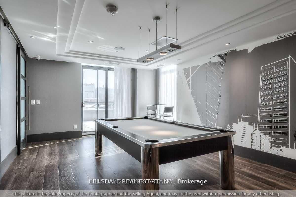 297 COLLEGE ST in Toronto