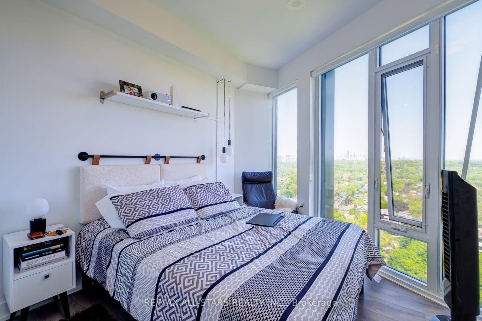 575 E BLOOR ST in Toronto
