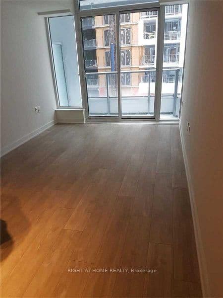 576 W FRONT ST in Toronto