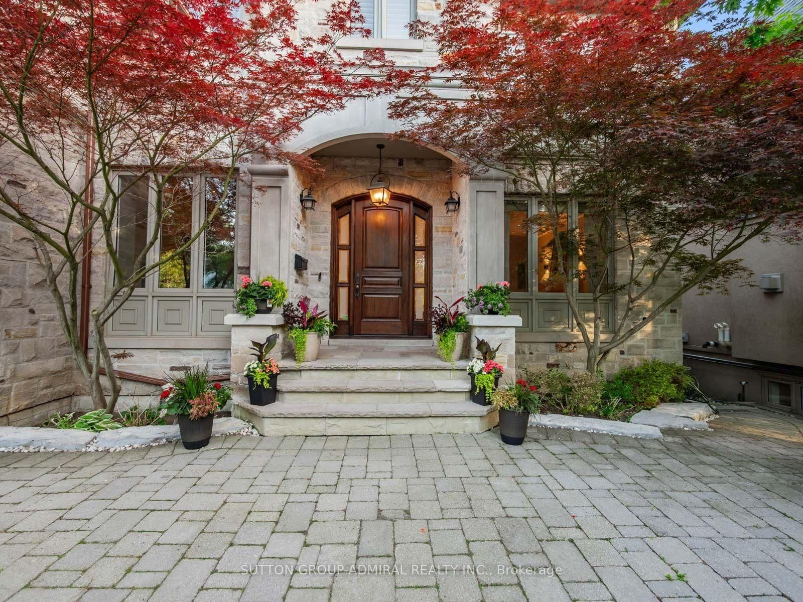 35 WENTWORTH AVE in Toronto