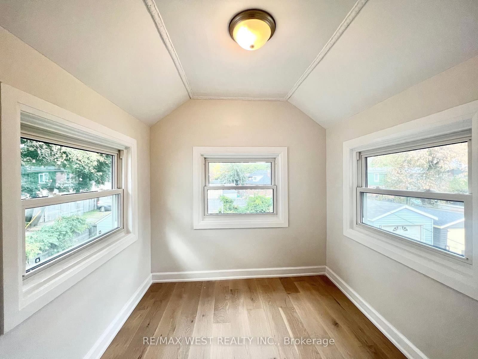 4 SUTHERLAND AVE in Toronto - Property View