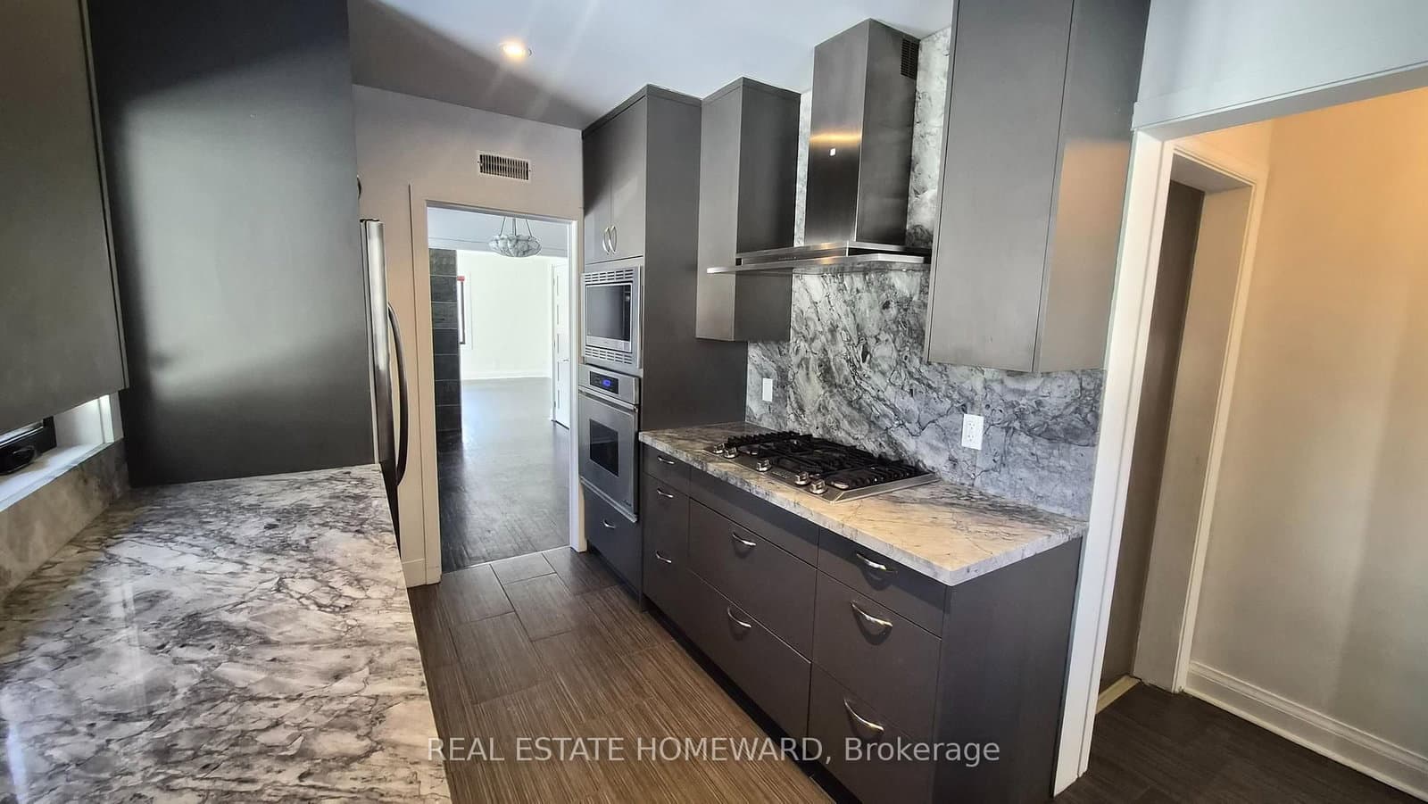 34 WOOD GLEN RD in Toronto - Property View