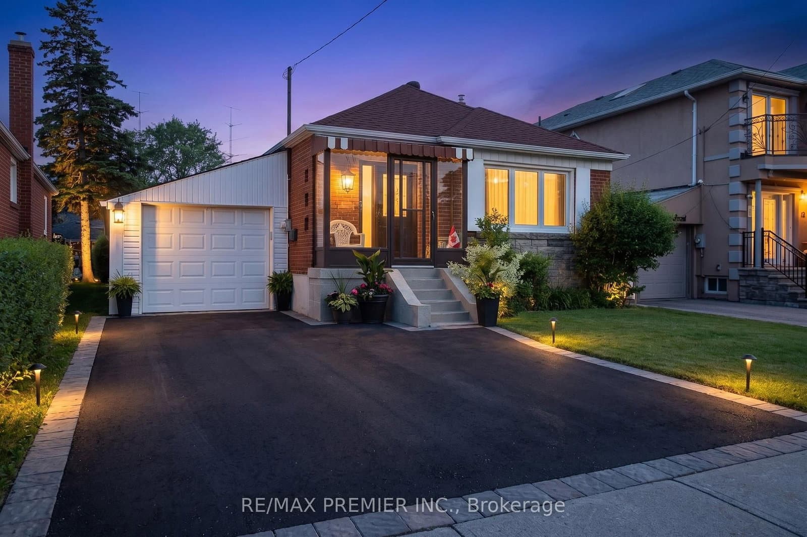 938 KENNEDY RD in Toronto - Property View