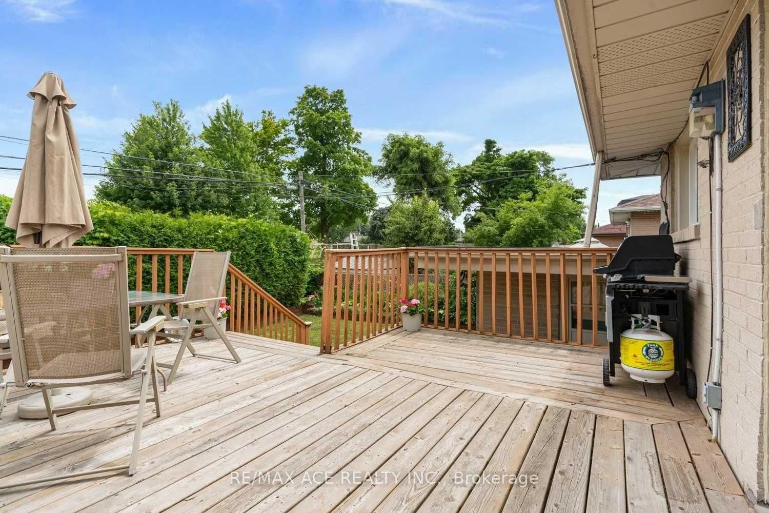 27 OAKRIDGE DR in Toronto - Property View