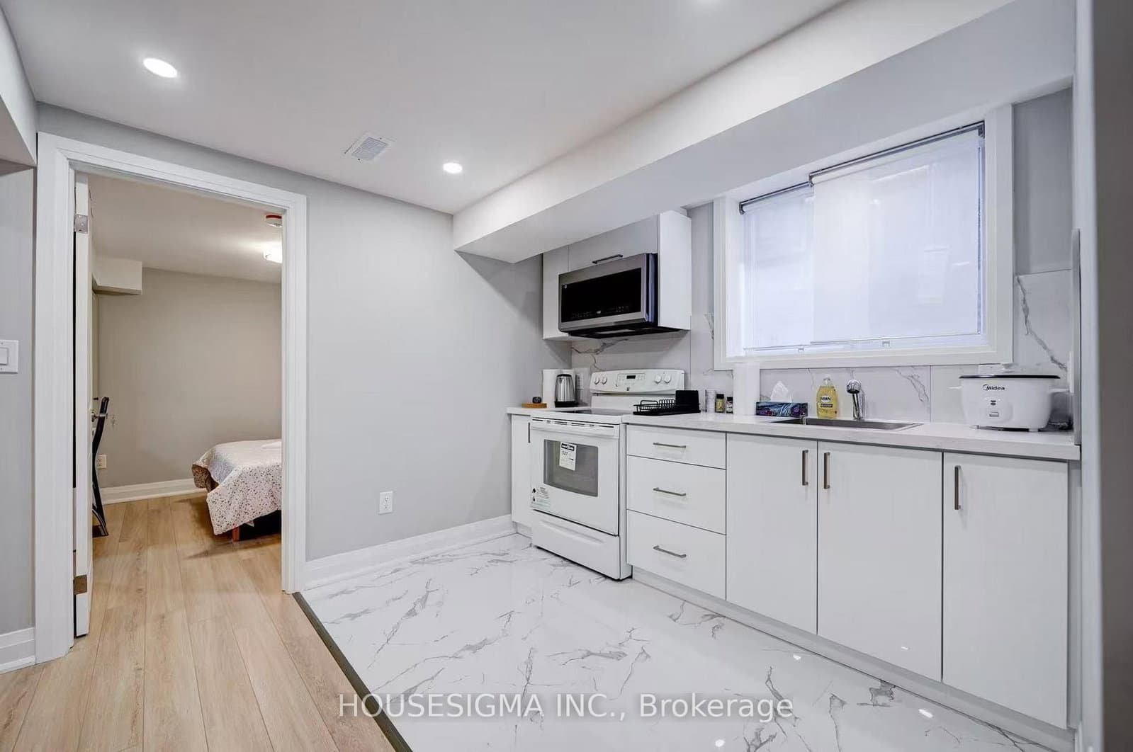 28 EARLTON RD in Toronto - Property View