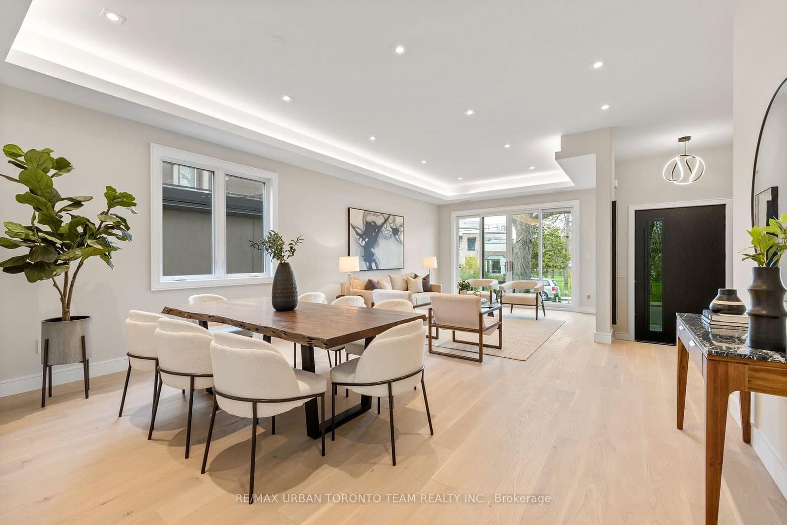 4 DRAKE CRES in Toronto
