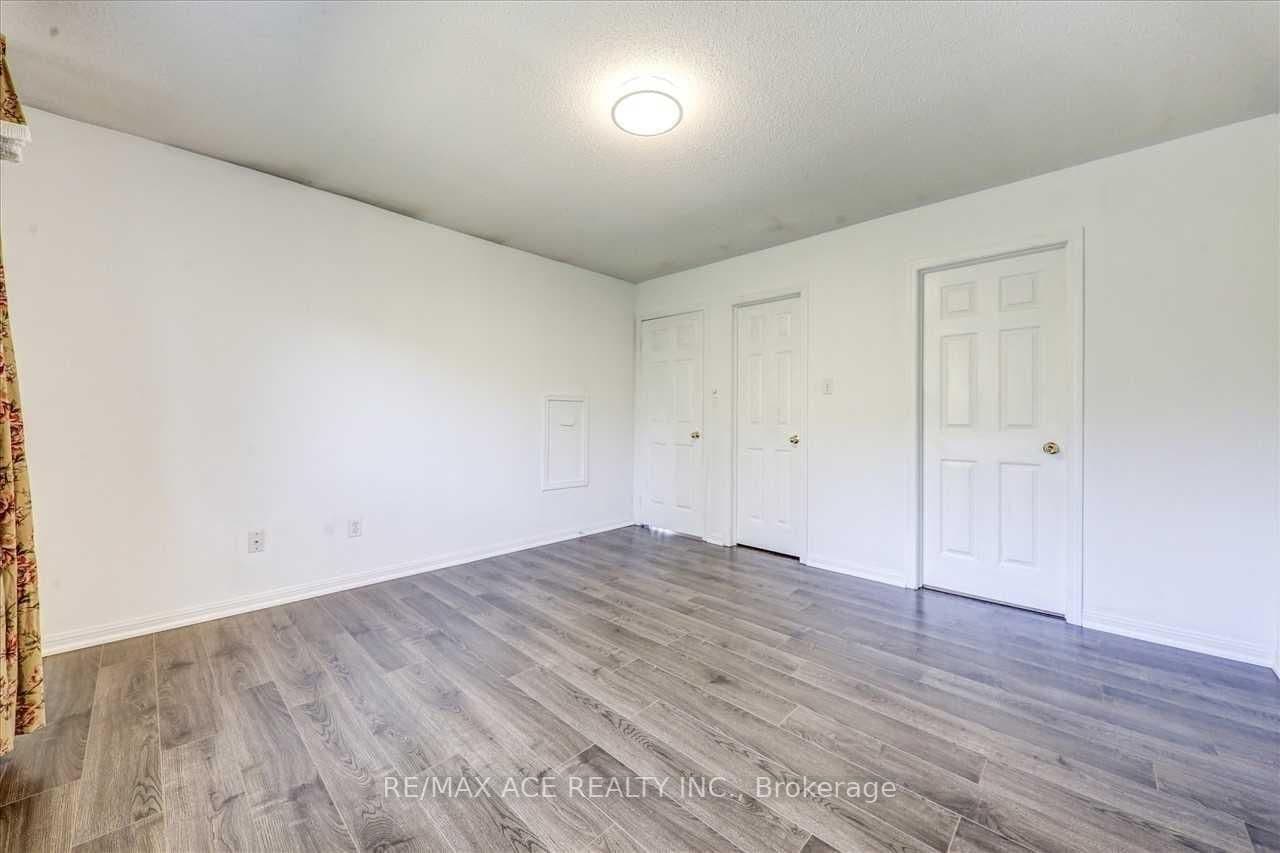35 PITCHPINE DR in Toronto - Property View