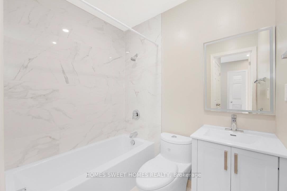 1352 KENNEDY RD in Toronto