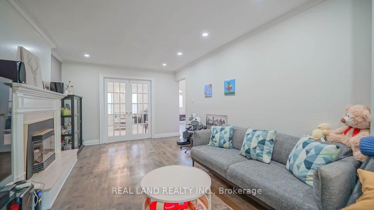 10 TIMPSON DR in Aurora