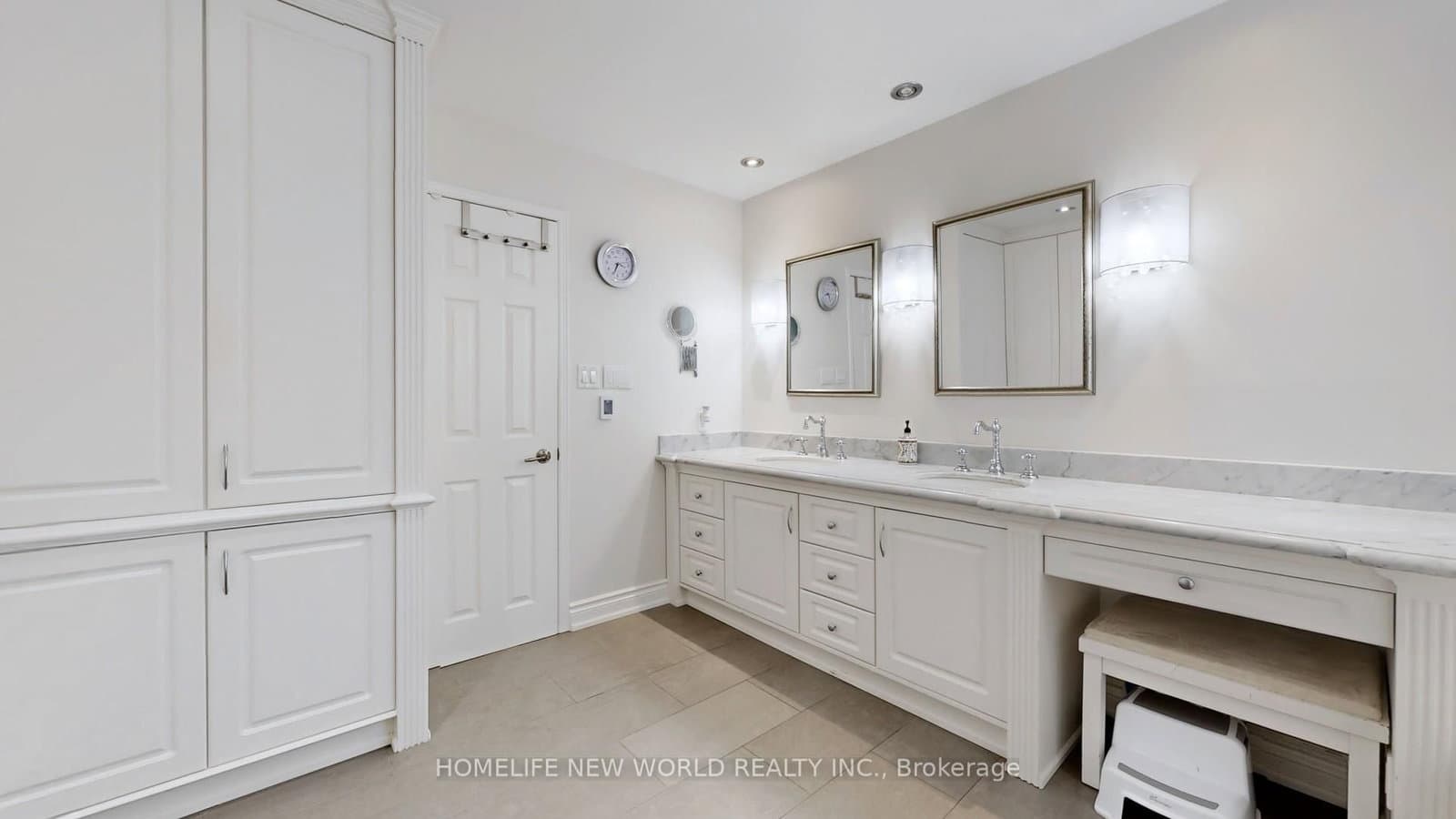 33 BEATTY CRES in Aurora - Property View