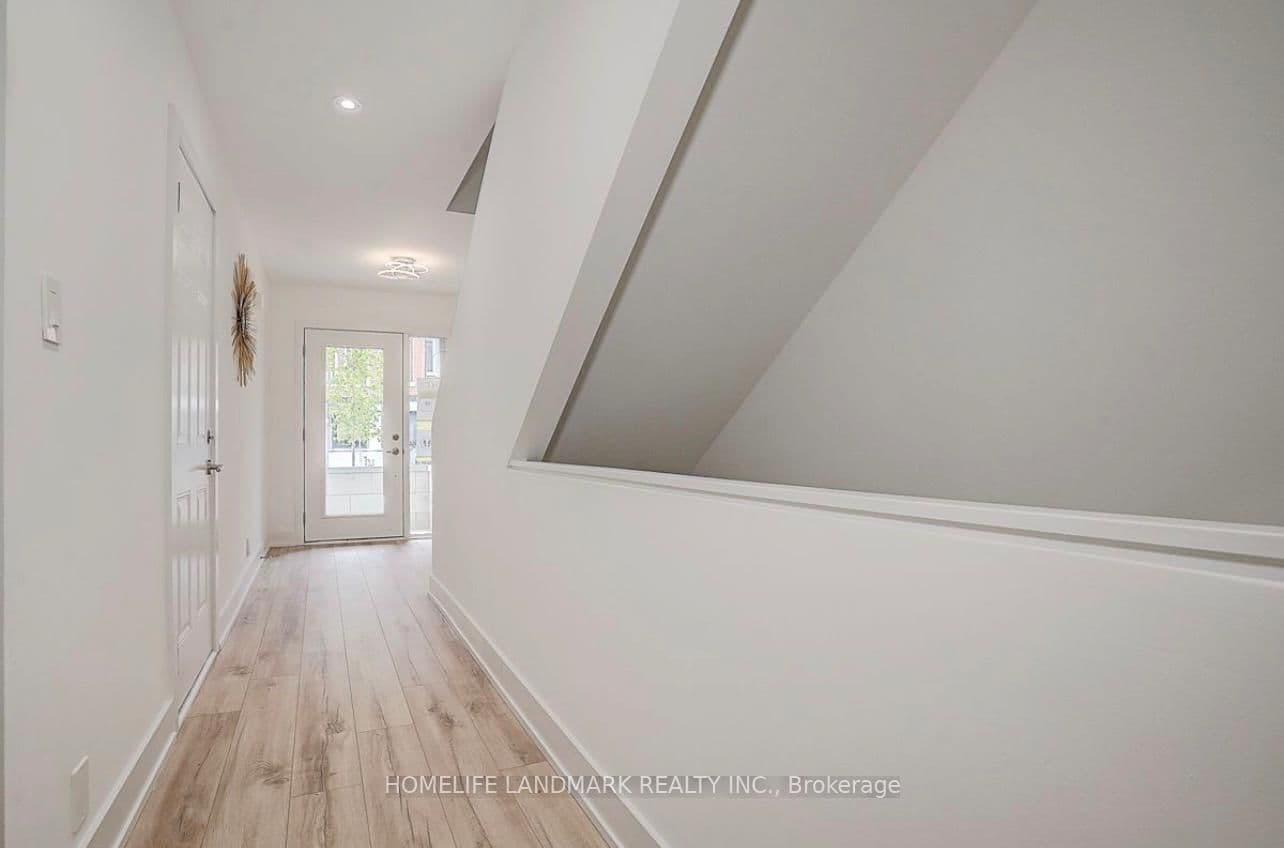 29 CHESTNUT CRT in Aurora