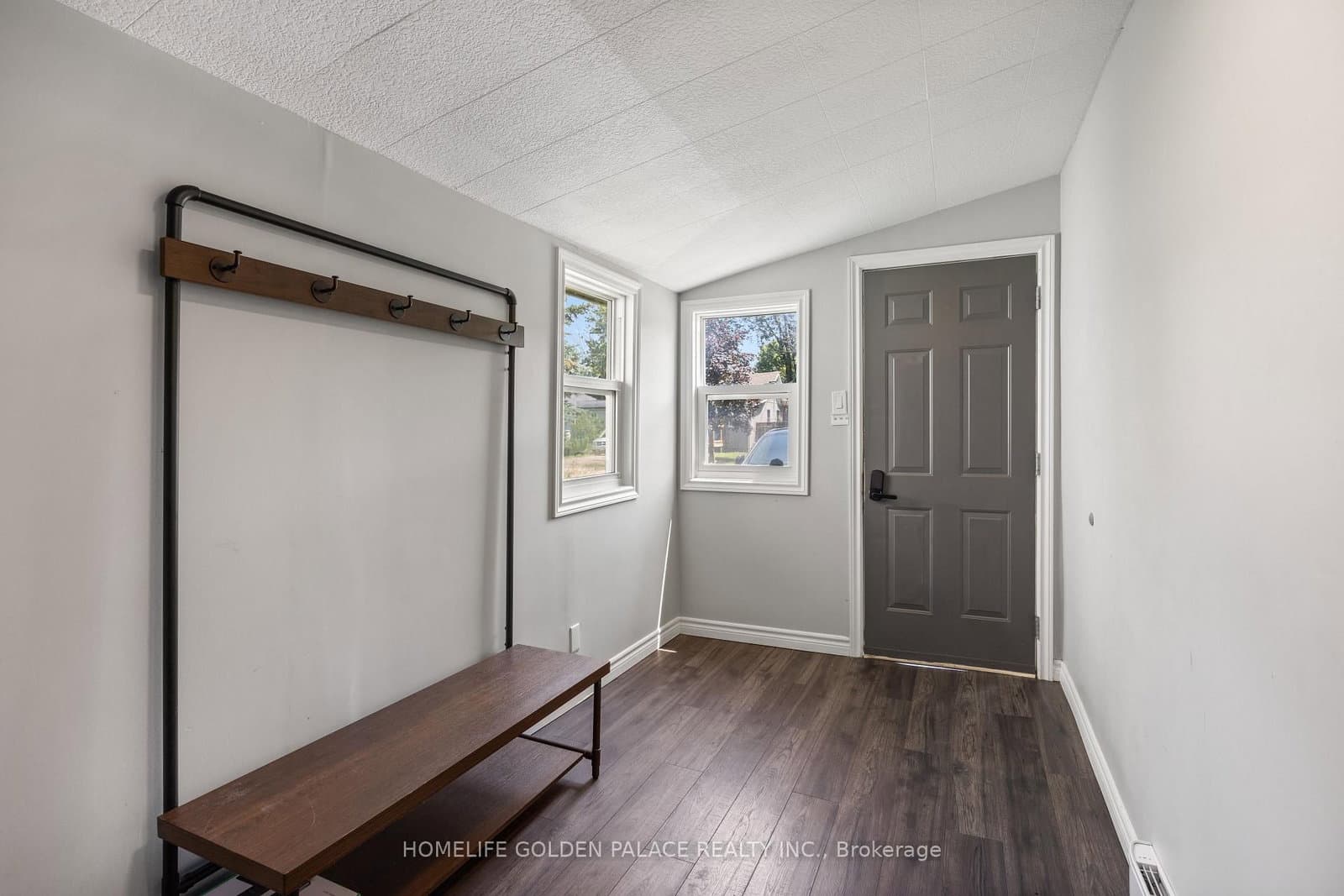 194 BEACH RD in Georgina - Property View