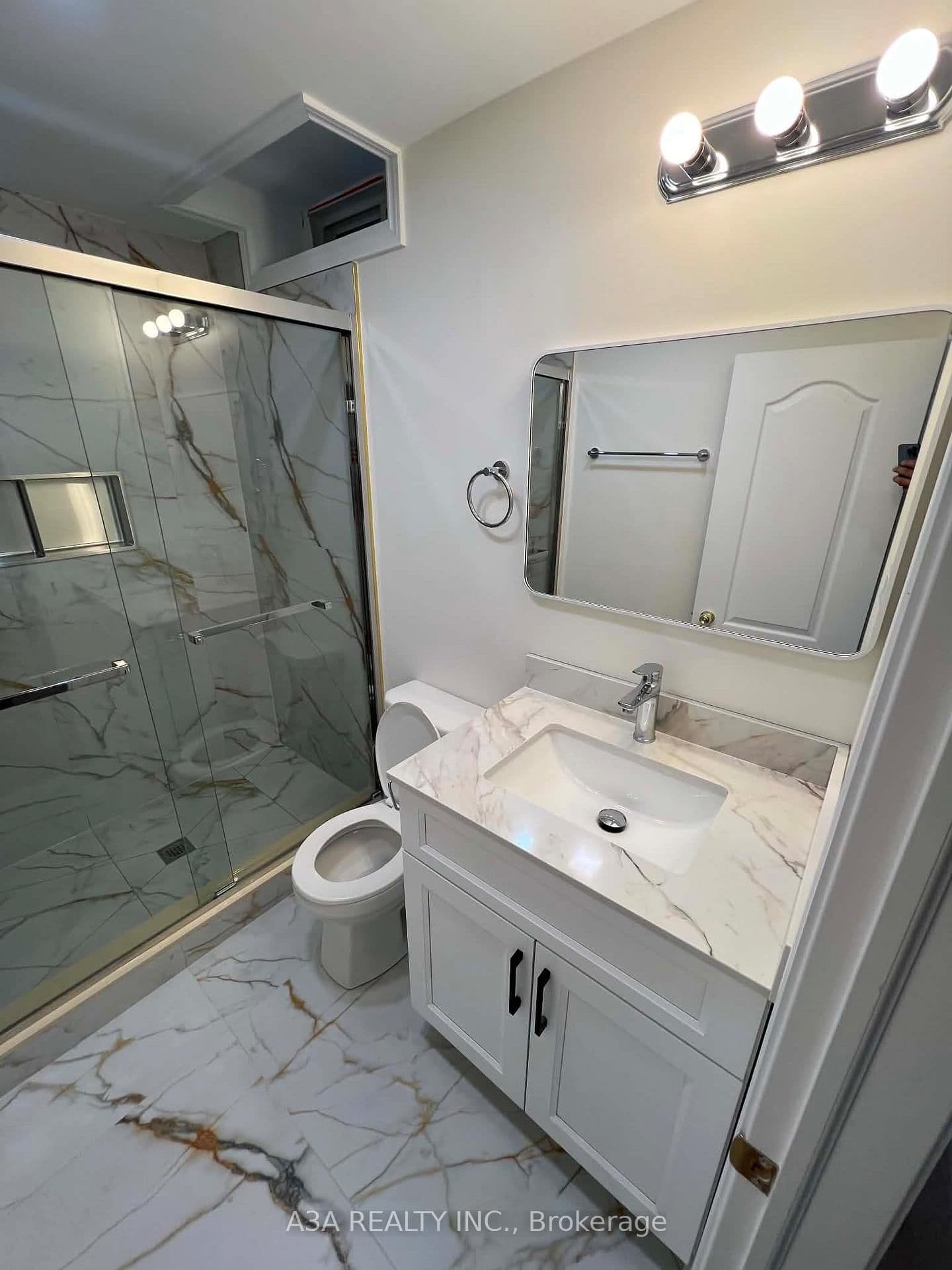 4 BAMBURG ST in Georgina - Property View