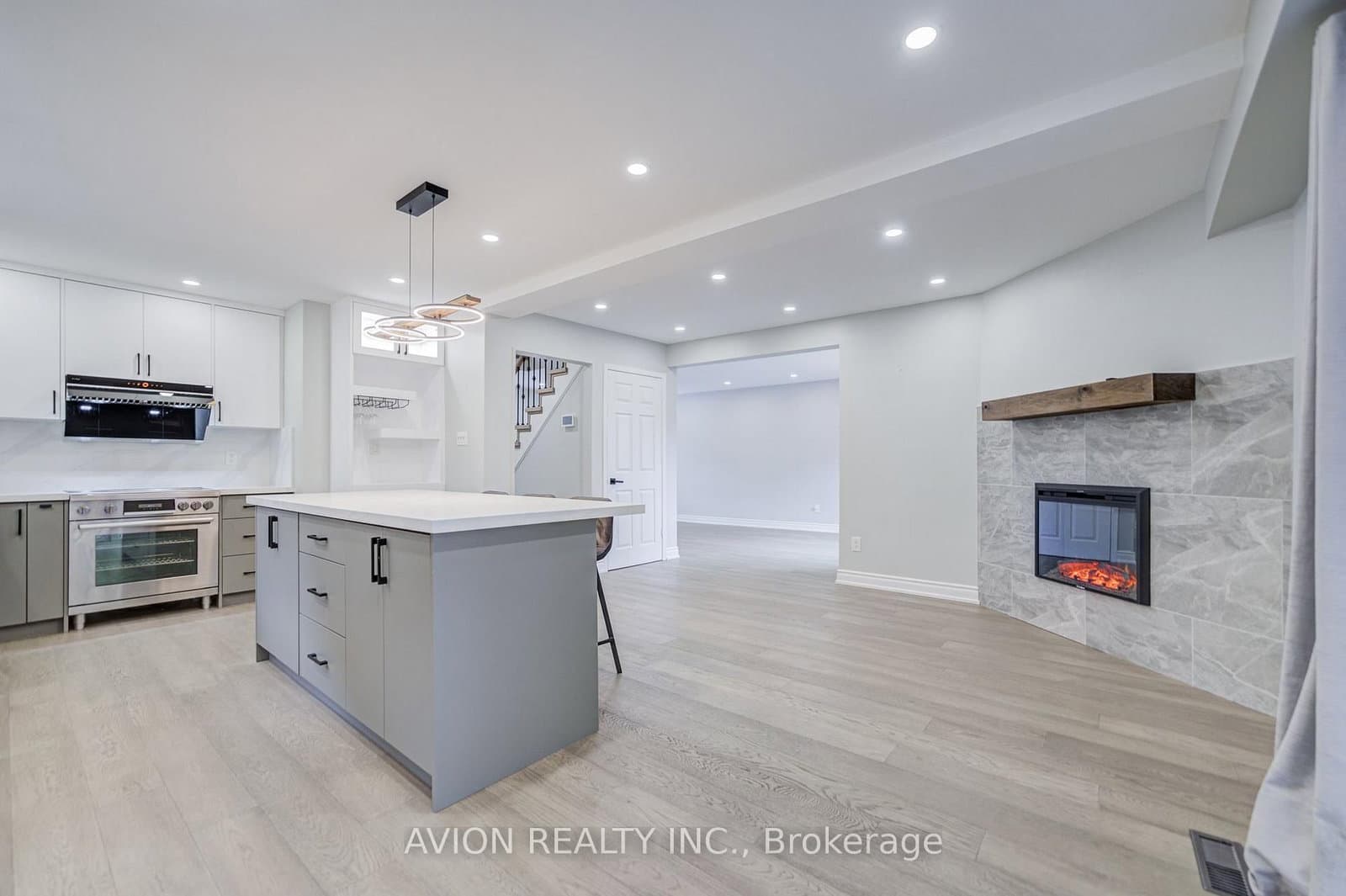 9 FALAN HEIGHTS CRES in Aurora