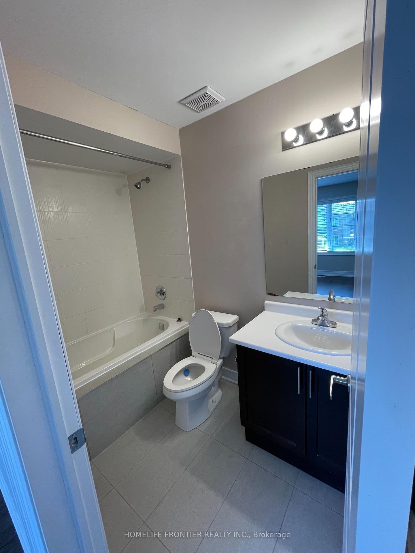 8 JERICHO AVE in Georgina - Property View