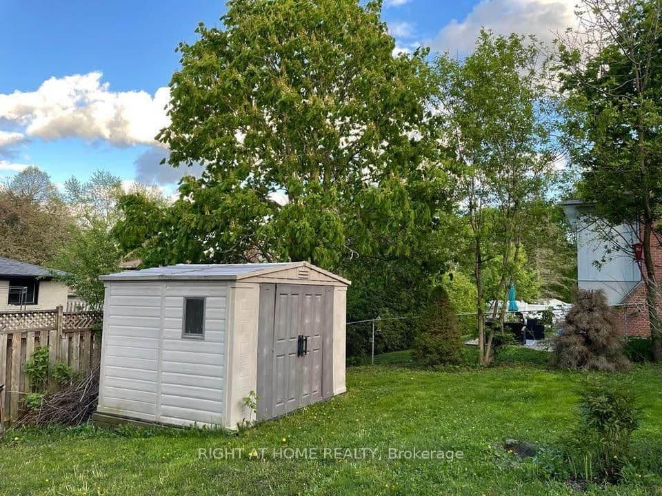 39 DEVINS DR in Aurora