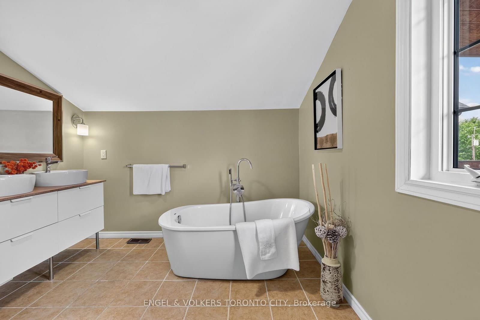 774 CHURCHILL LN in Georgina
