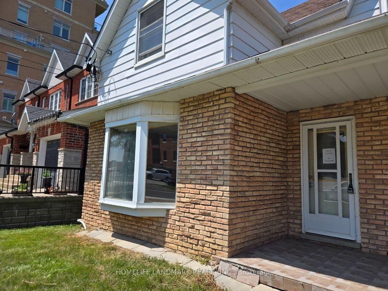 22 CENTRE ST in Aurora