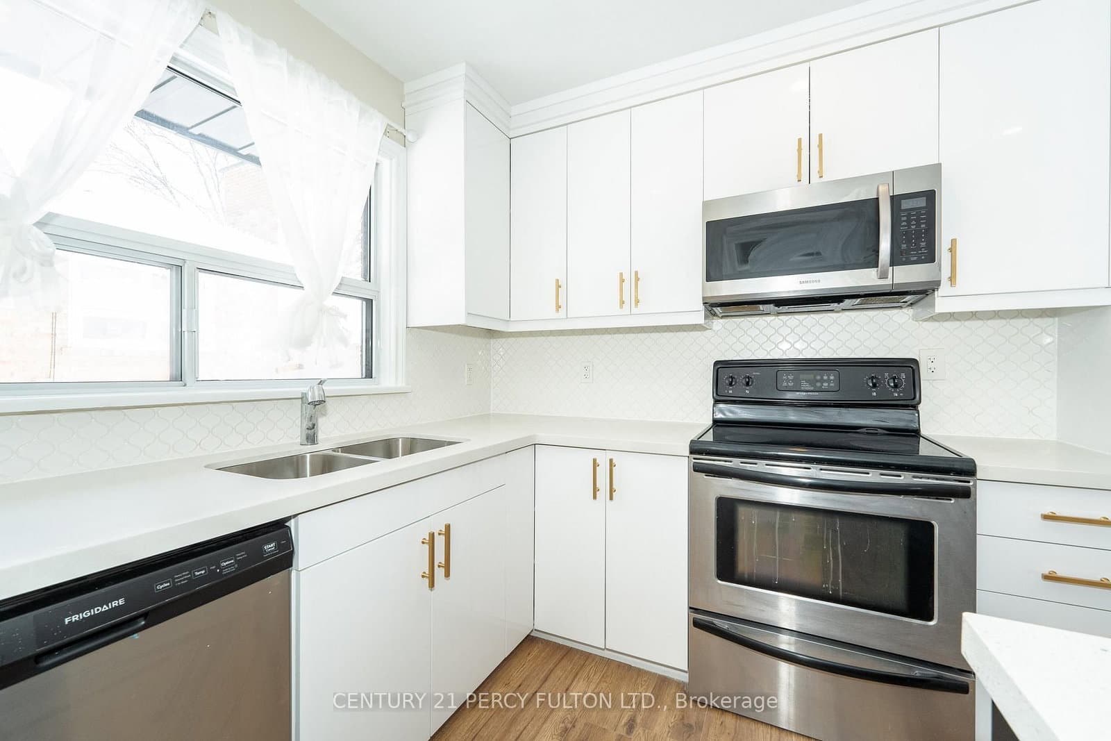 10 SEALCOVE DR in Toronto - Property View