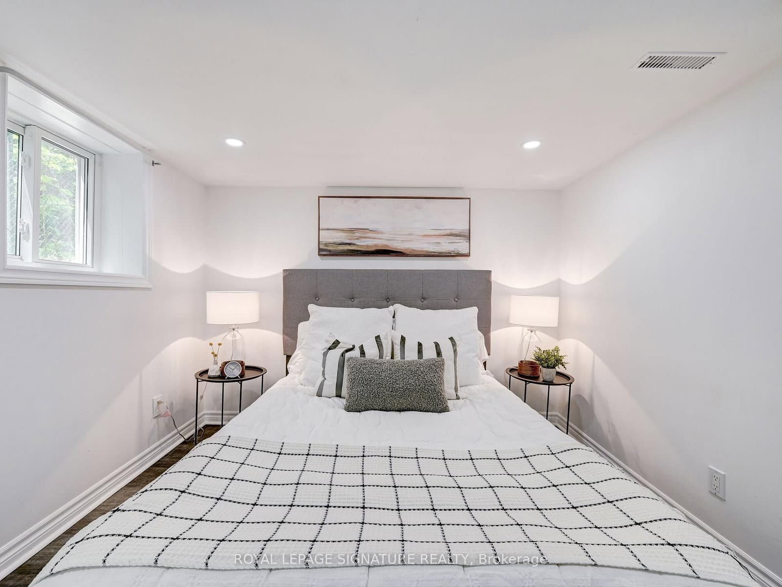1 WORTHINGTON CRES in Toronto - Property View