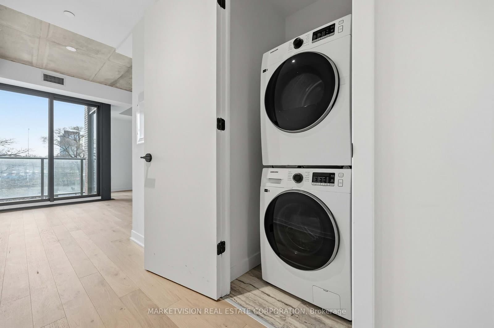 2625 W DUNDAS ST in Toronto