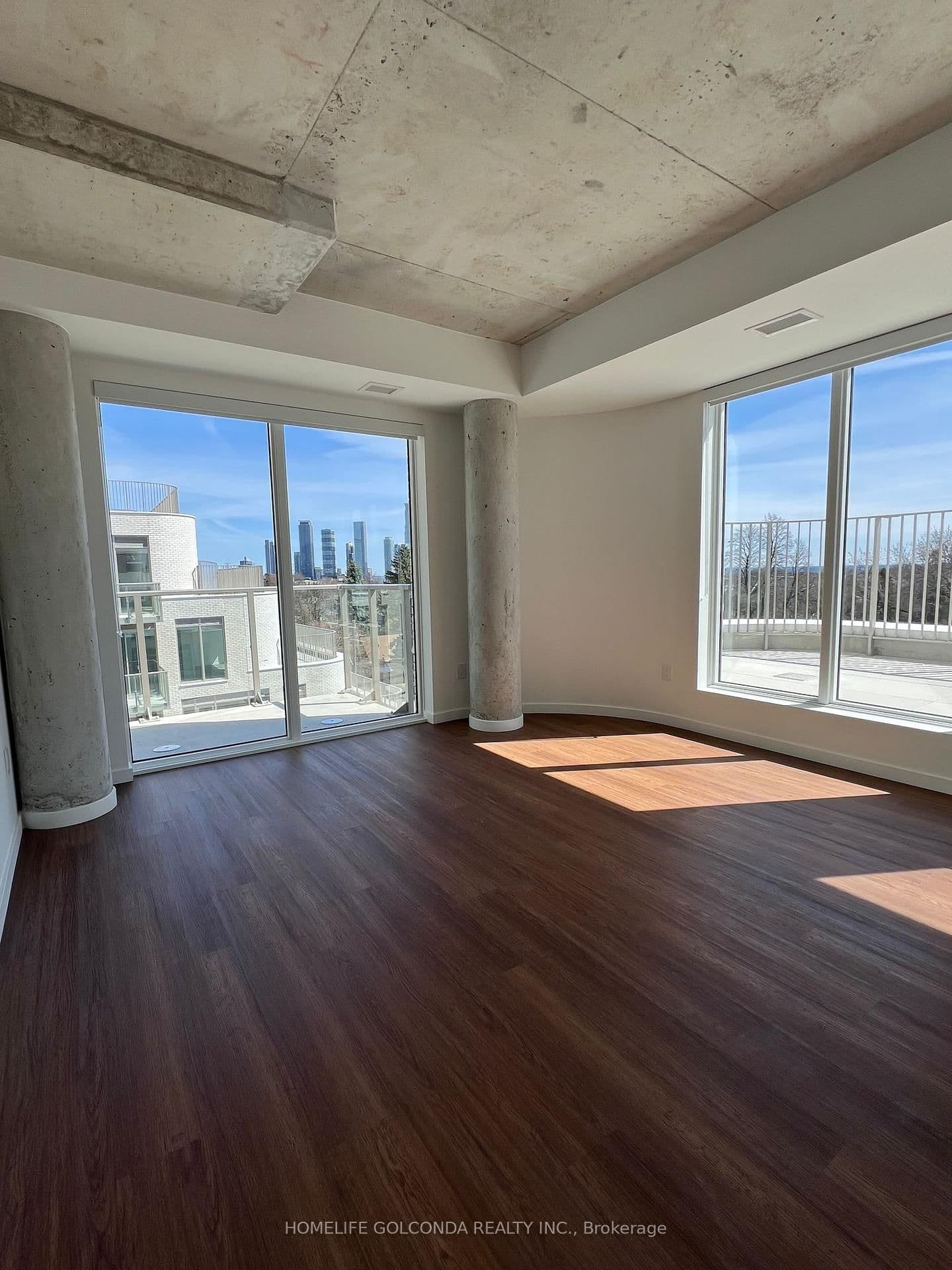 689 THE QUEENSWAY WAY in Toronto - Property View