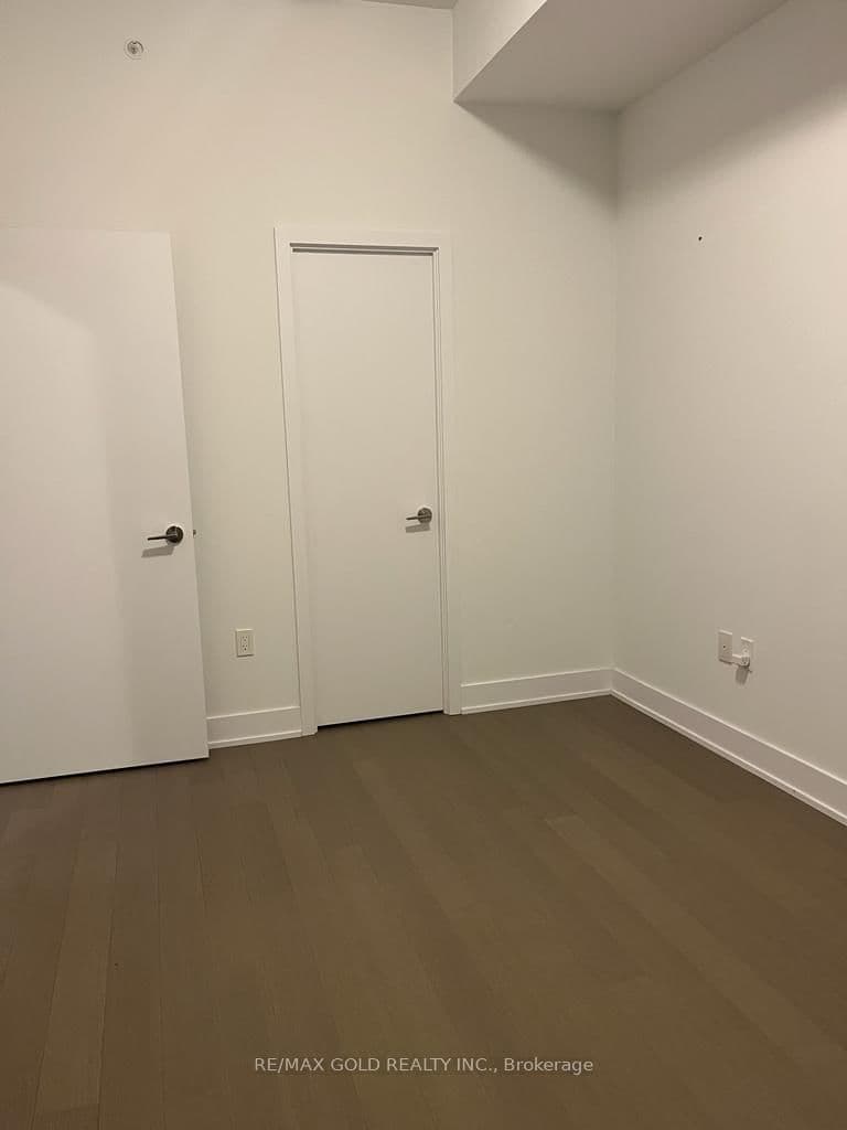 20 SHORE BREEZE DR in Toronto - Property View
