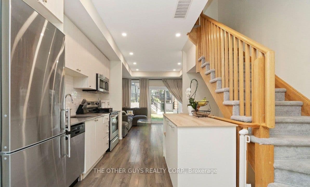 19 THOMAS MULHOLLAND DR in Toronto
