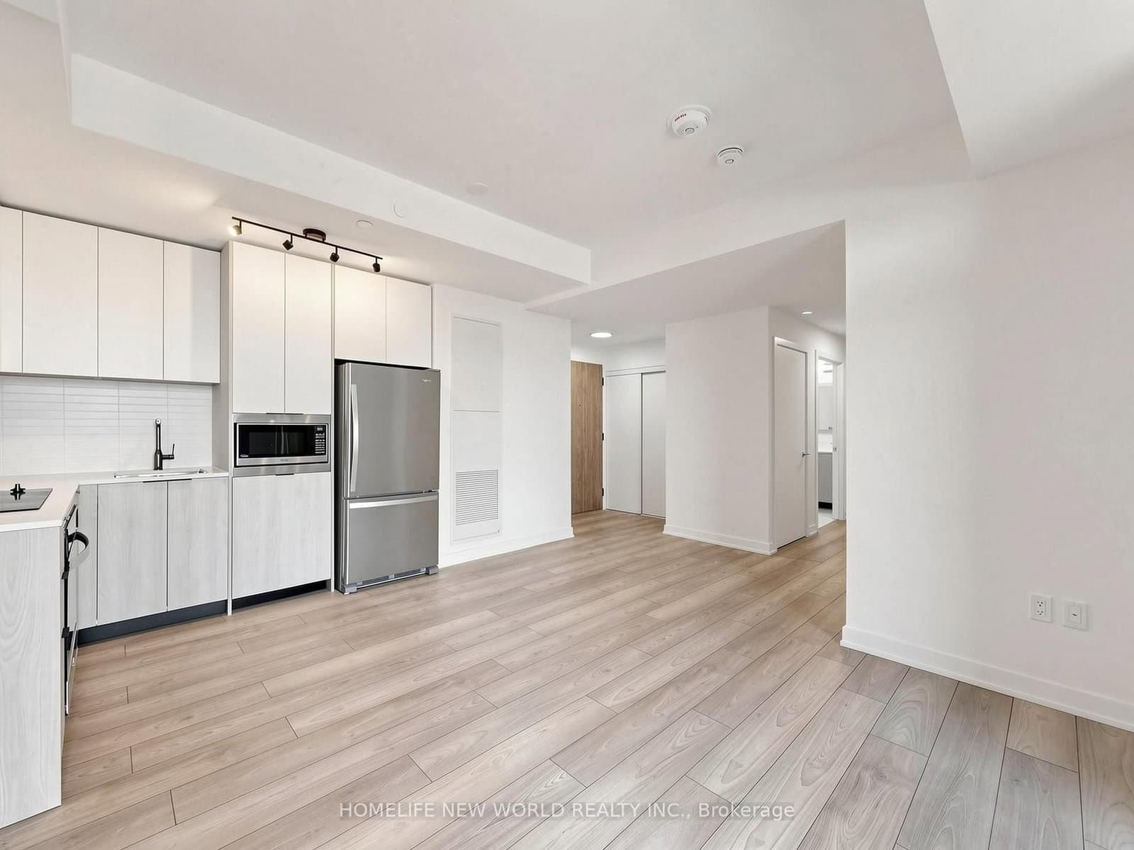 1007 THE QUEENSWAY in Toronto - Property View