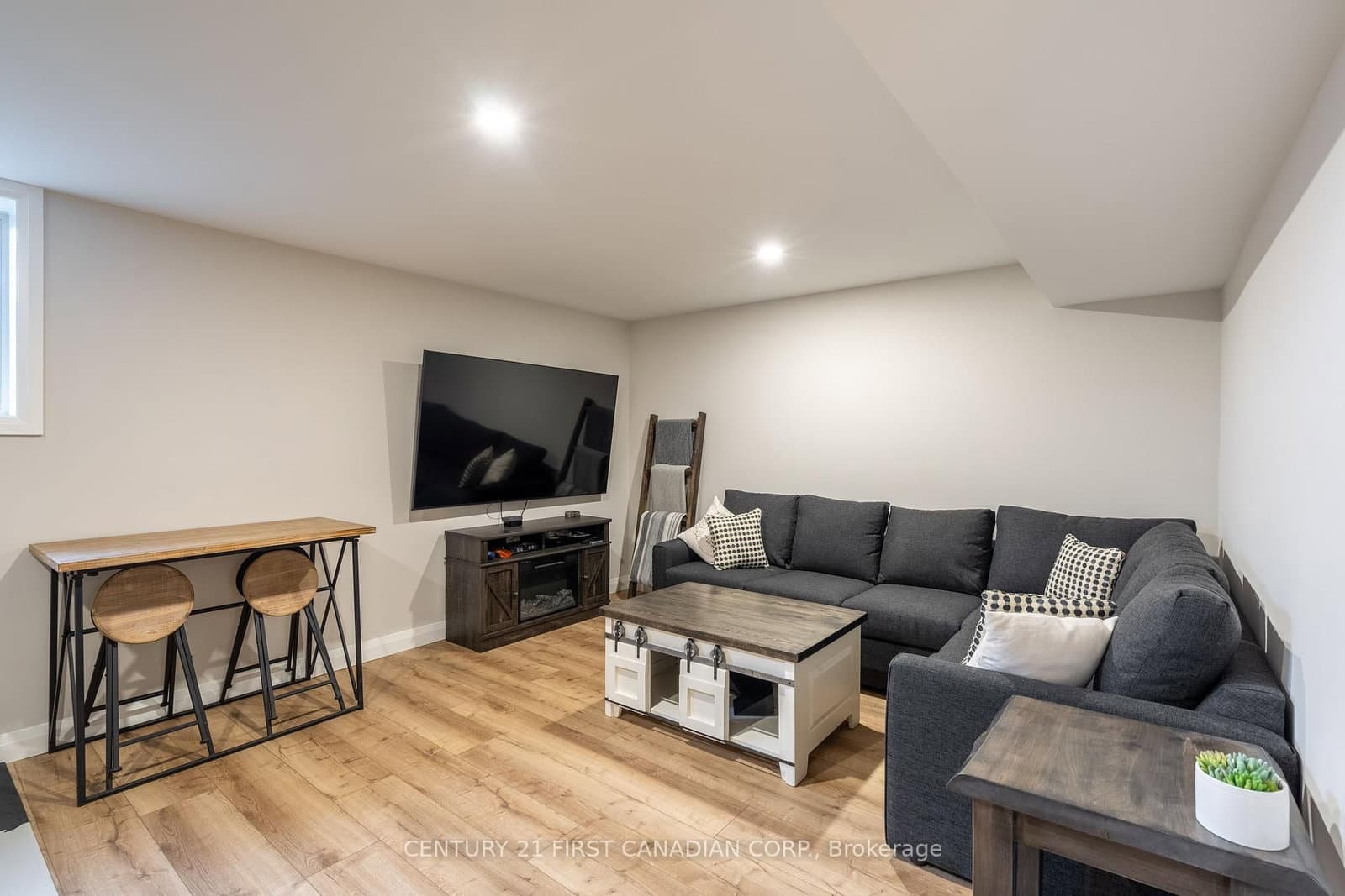 17 NICHOLSON ST in Lucan Biddulph - Property View