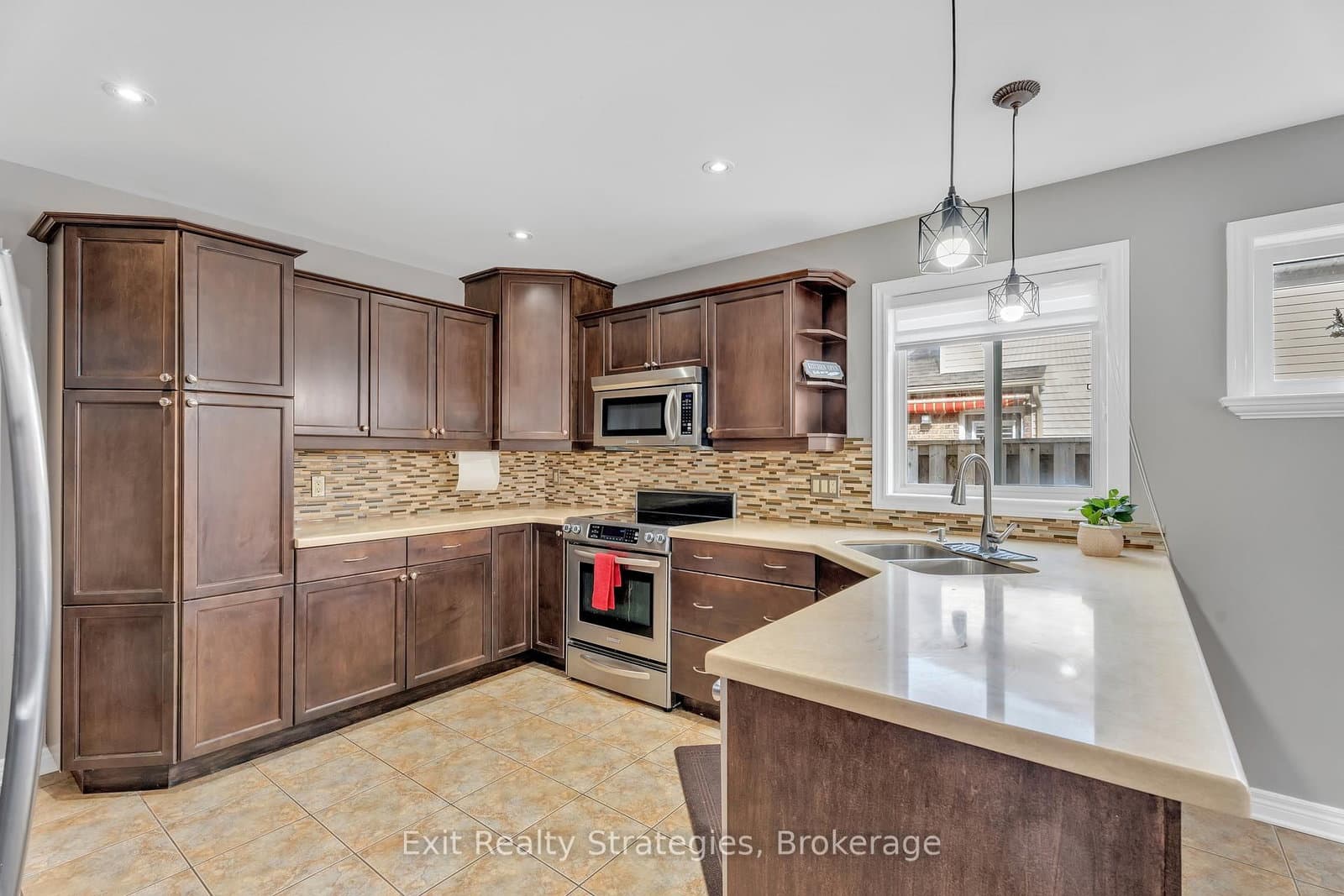 18 BRIARWOOD DR in St. Catharines - Property View