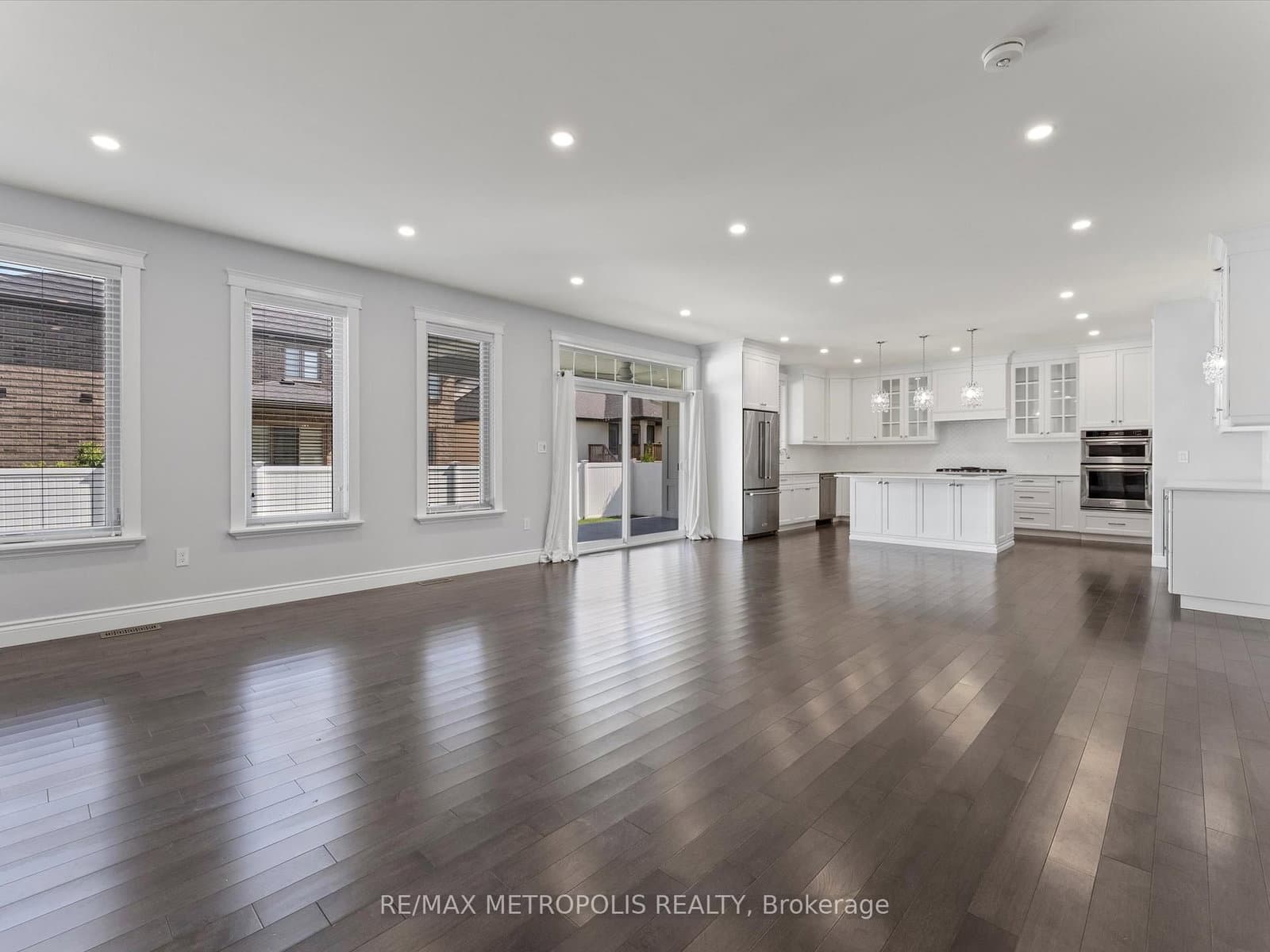 925 LAKEWOOD CRES in Lakeshore - Property View