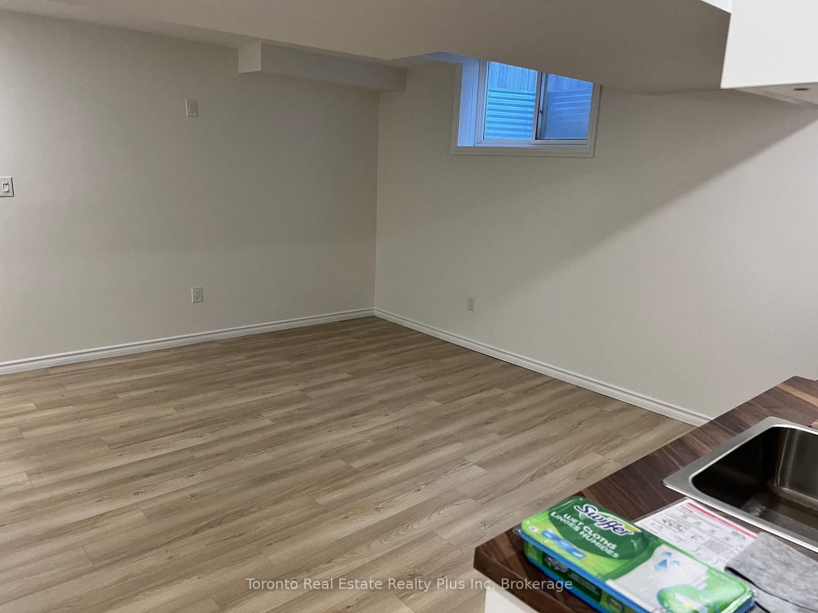 19 BREESEGARDEN LN in Guelph - Property View