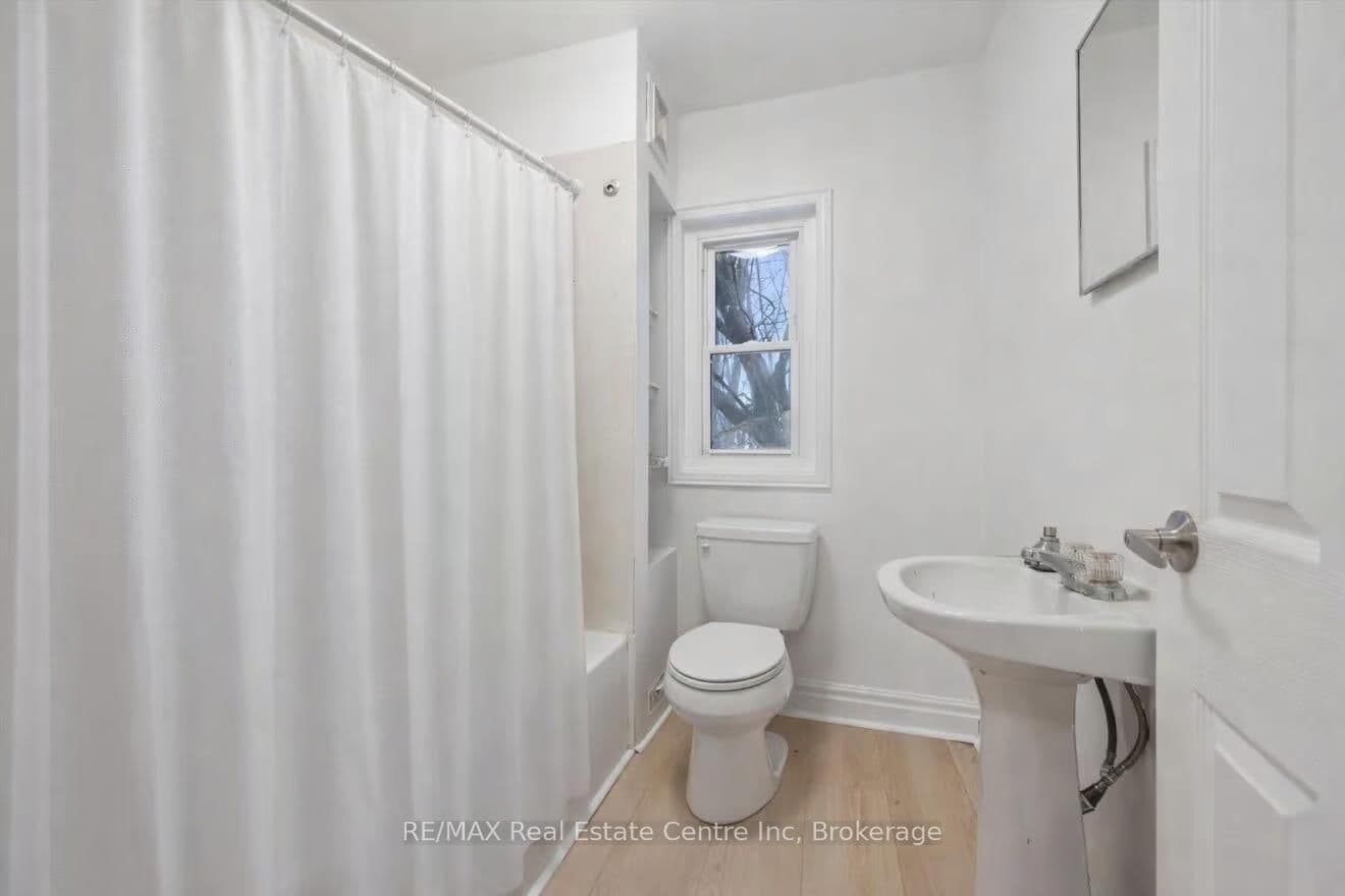 136 PAISLEY ST in Guelph - Property View