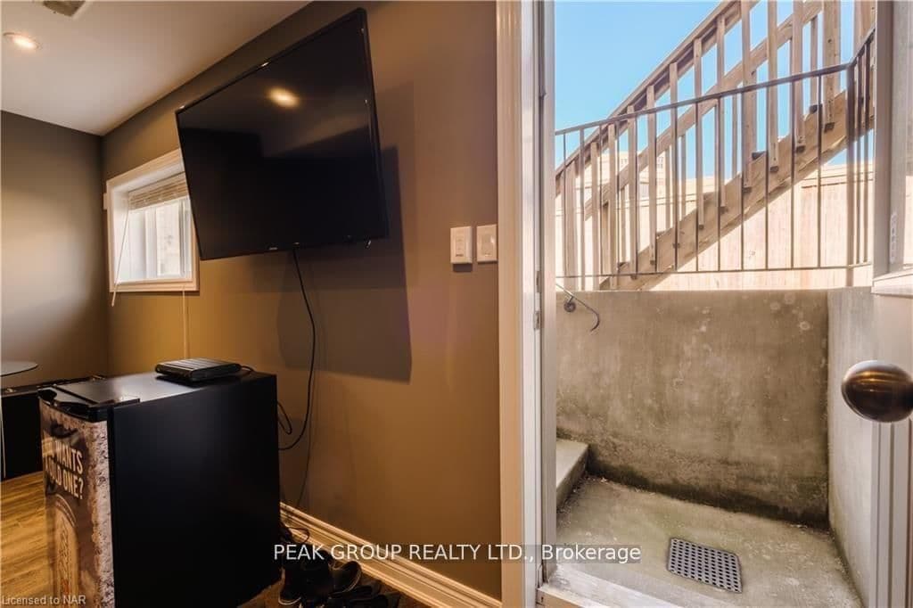 9 FLYNN CRT in St. Catharines - Property View