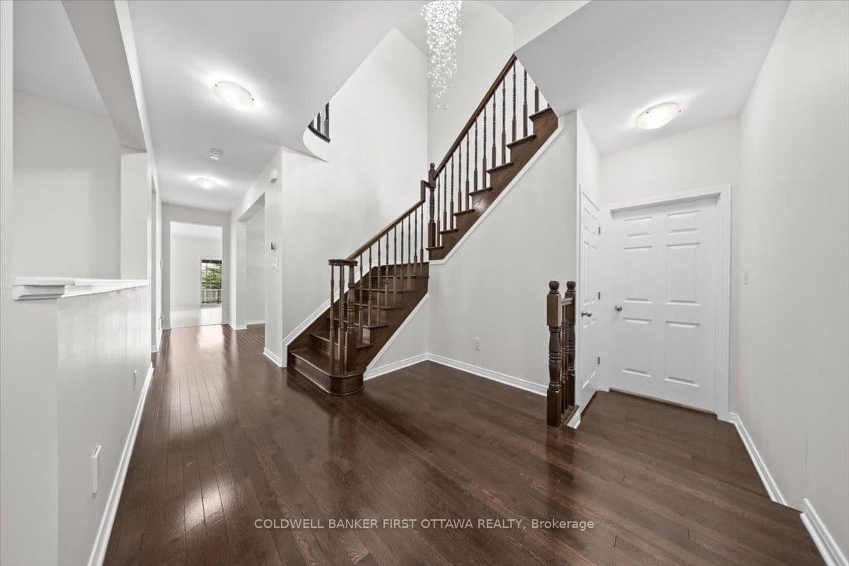 118 CULLODEN CRES in Ottawa
