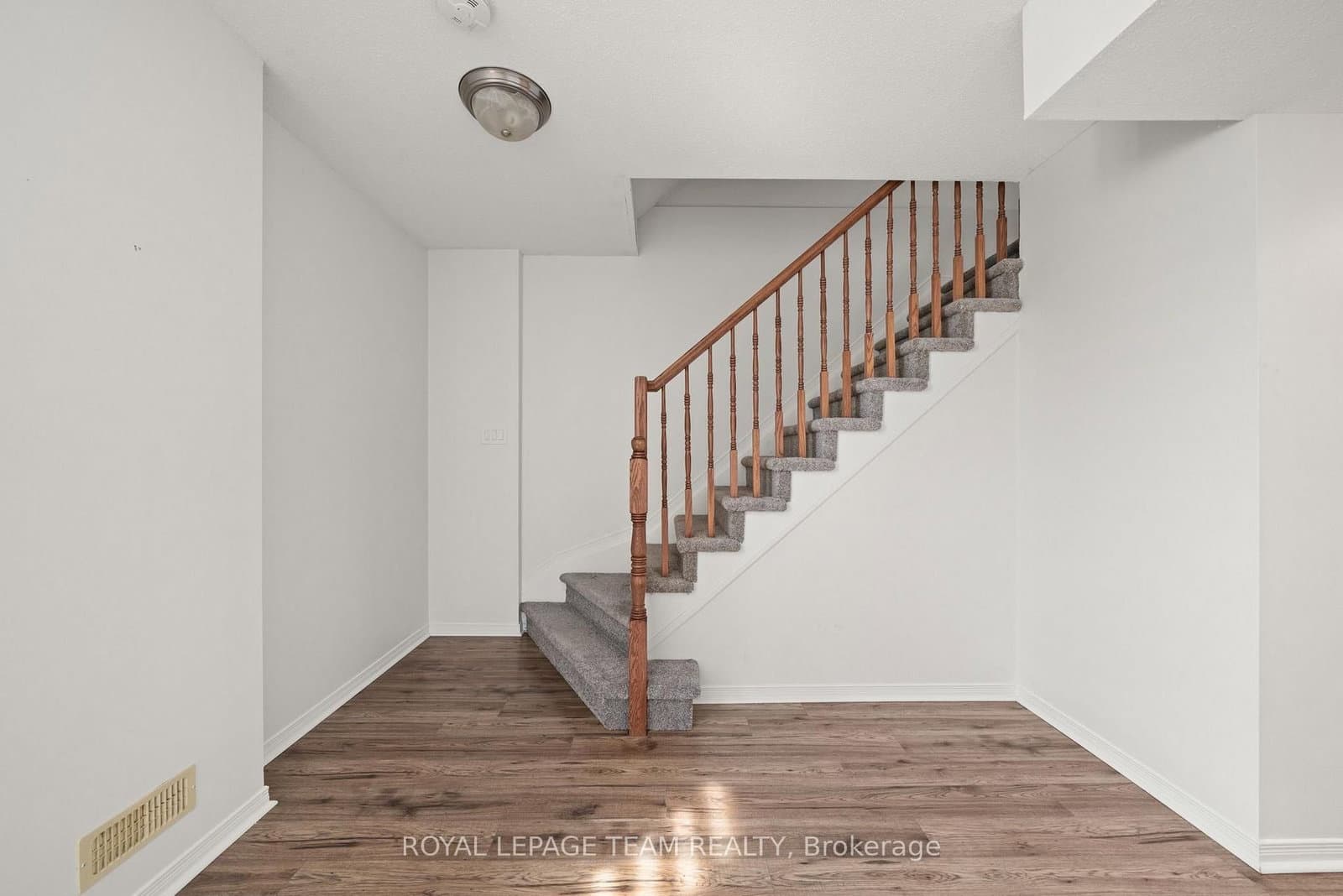 200 KELTIE PRIVATE in Ottawa - Property View