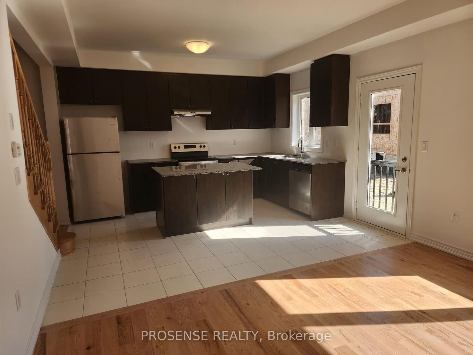 435 VAN DUSEN AVE in Southgate