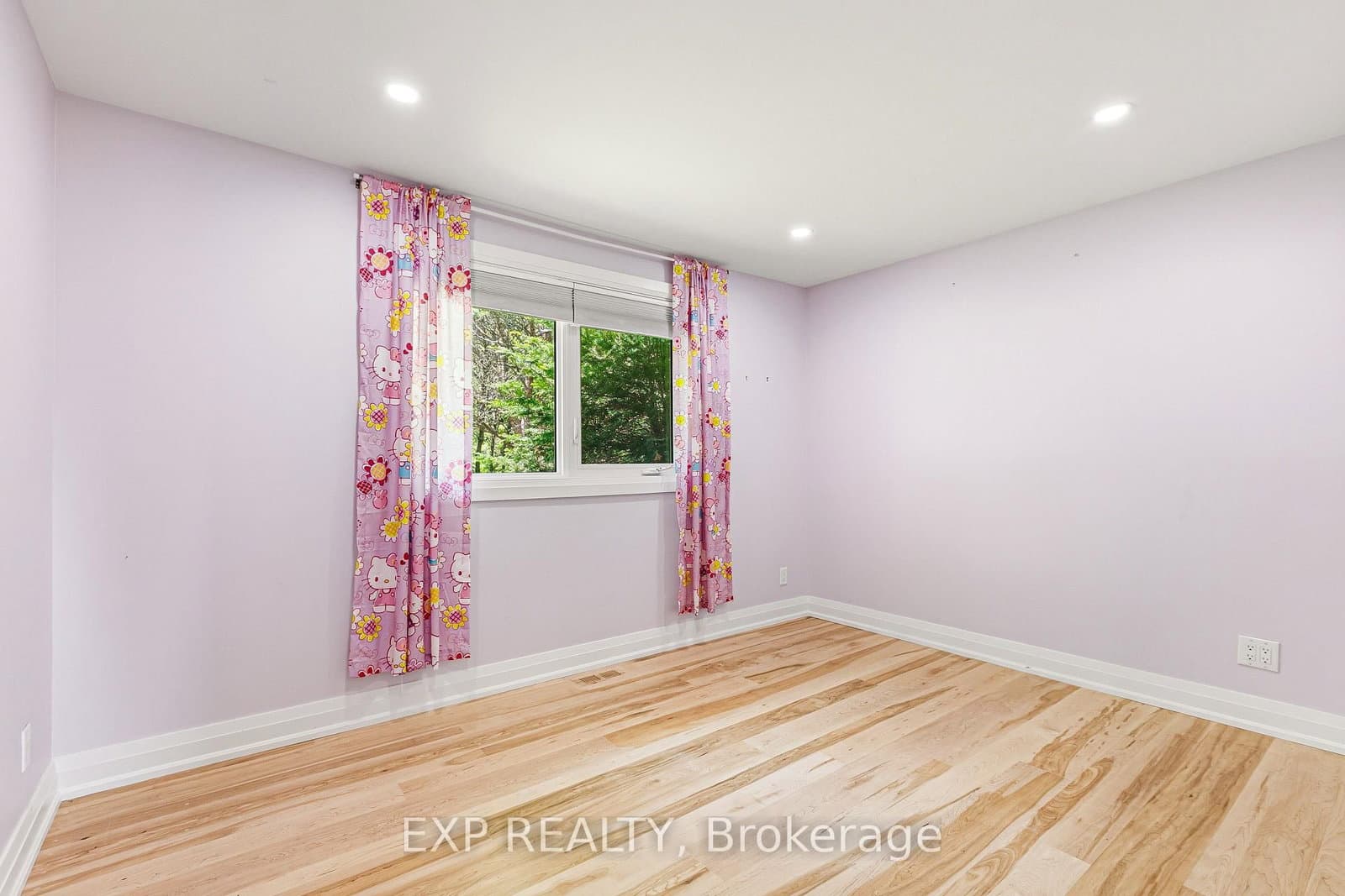 10 QUEEN ANNE CRES in Ottawa - Property View