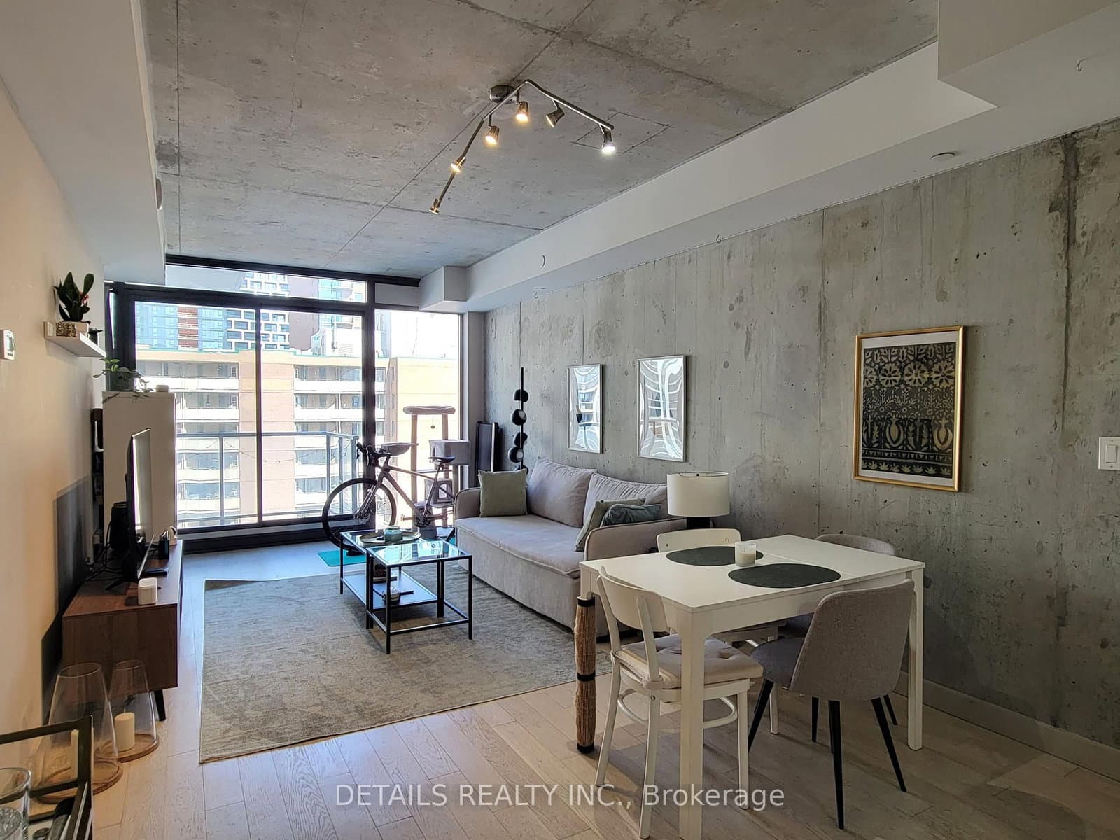 224 N LYON ST in Ottawa