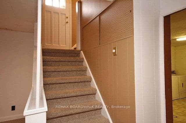 209 KNOX CRES in Ottawa - Property View