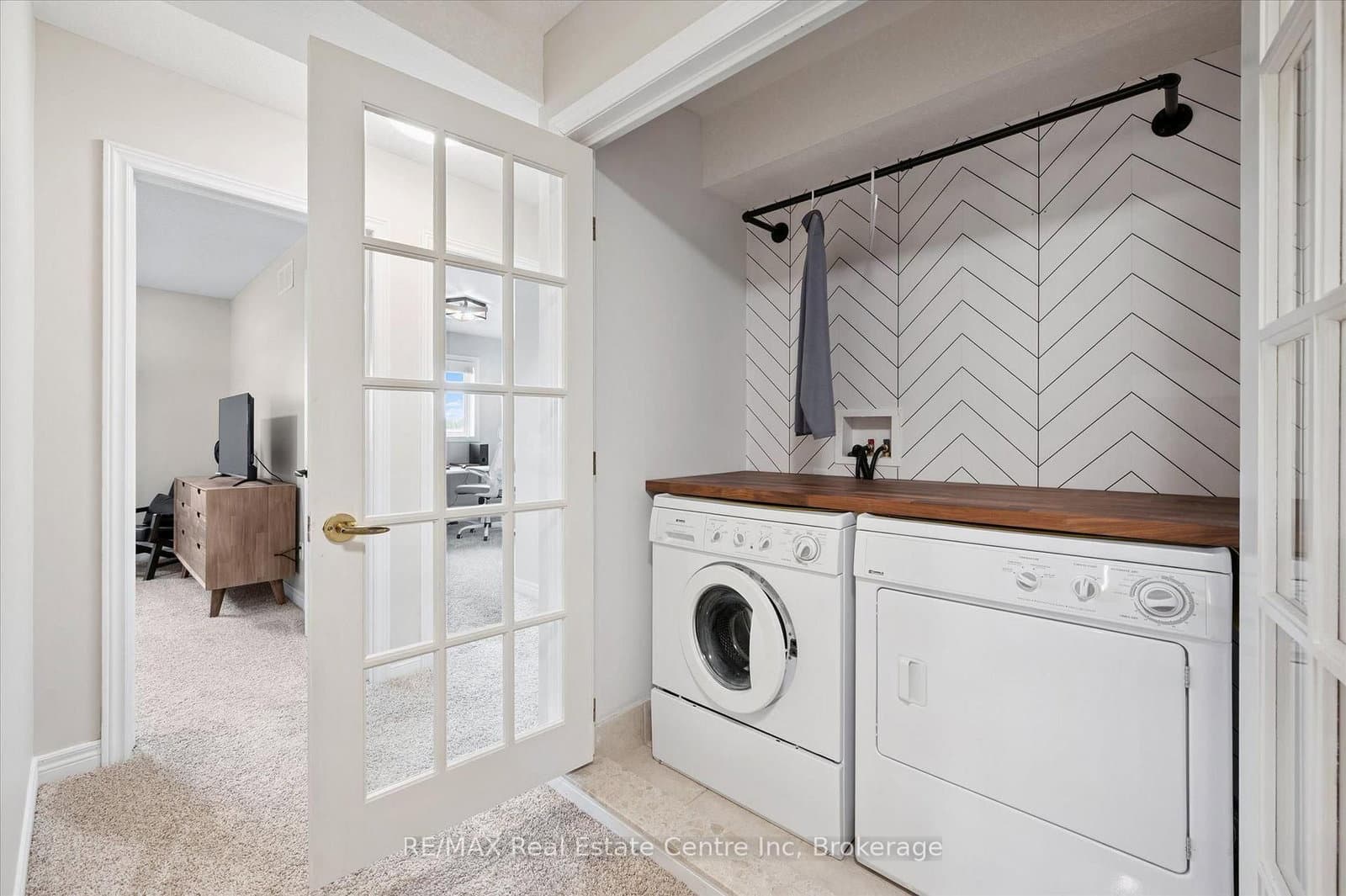 904 PAISLEY RD in Guelph