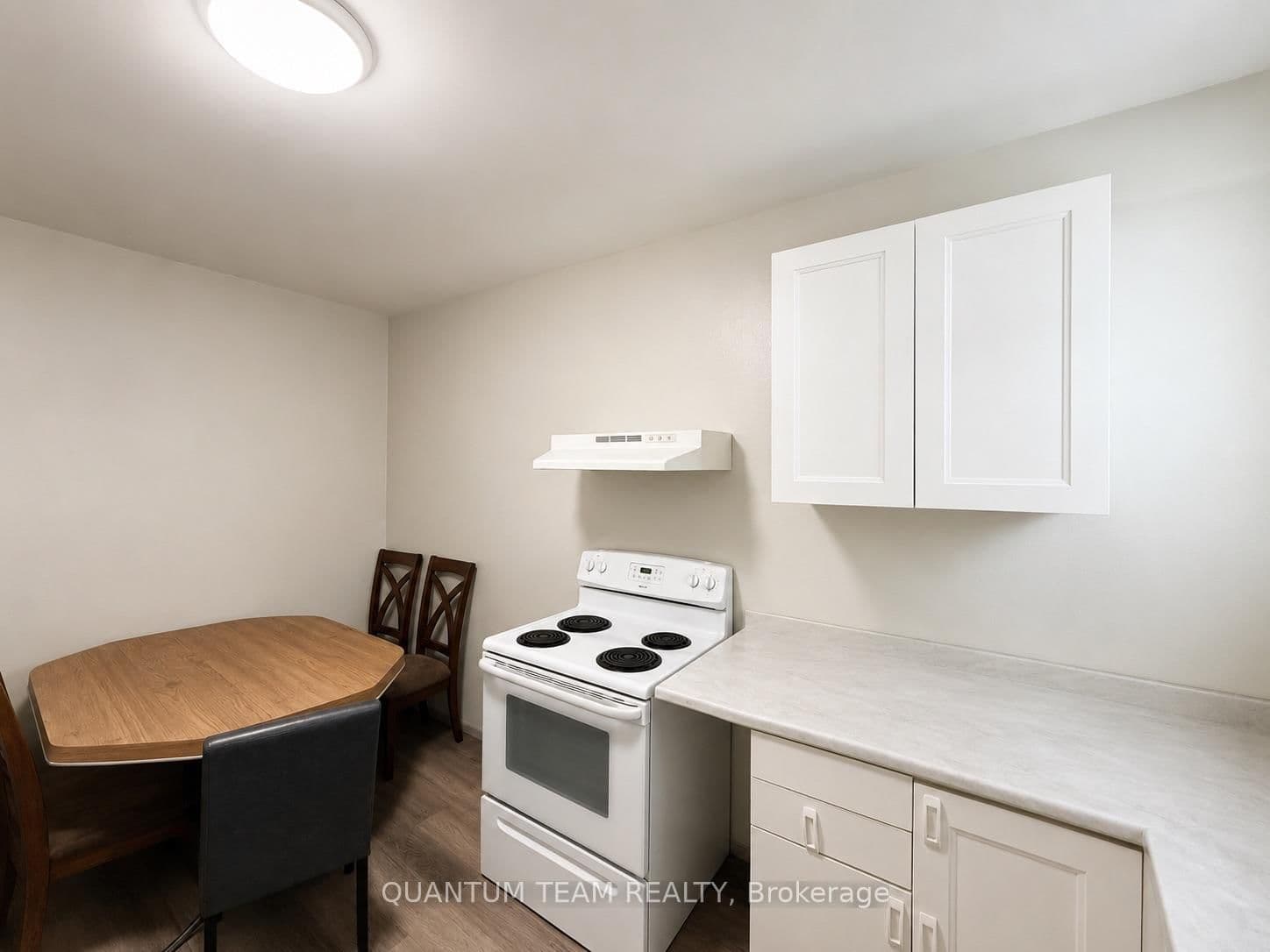209 W MAIN ST in Welland