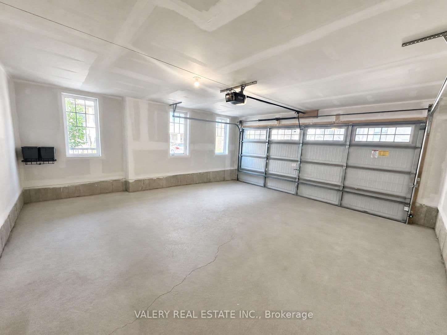 185 BEDROCK DR in Hamilton - Property View
