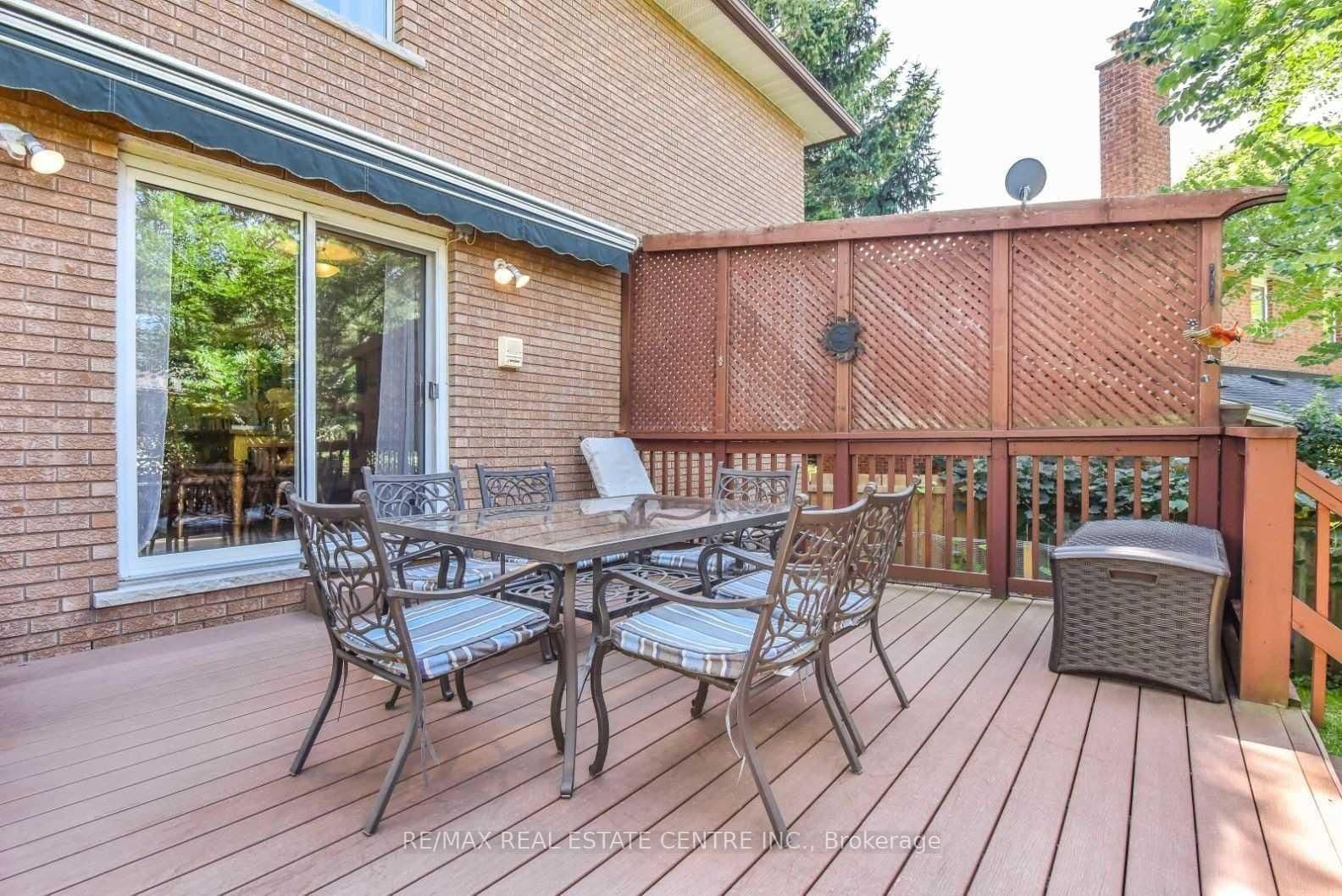 28 WALNUT DR in Guelph