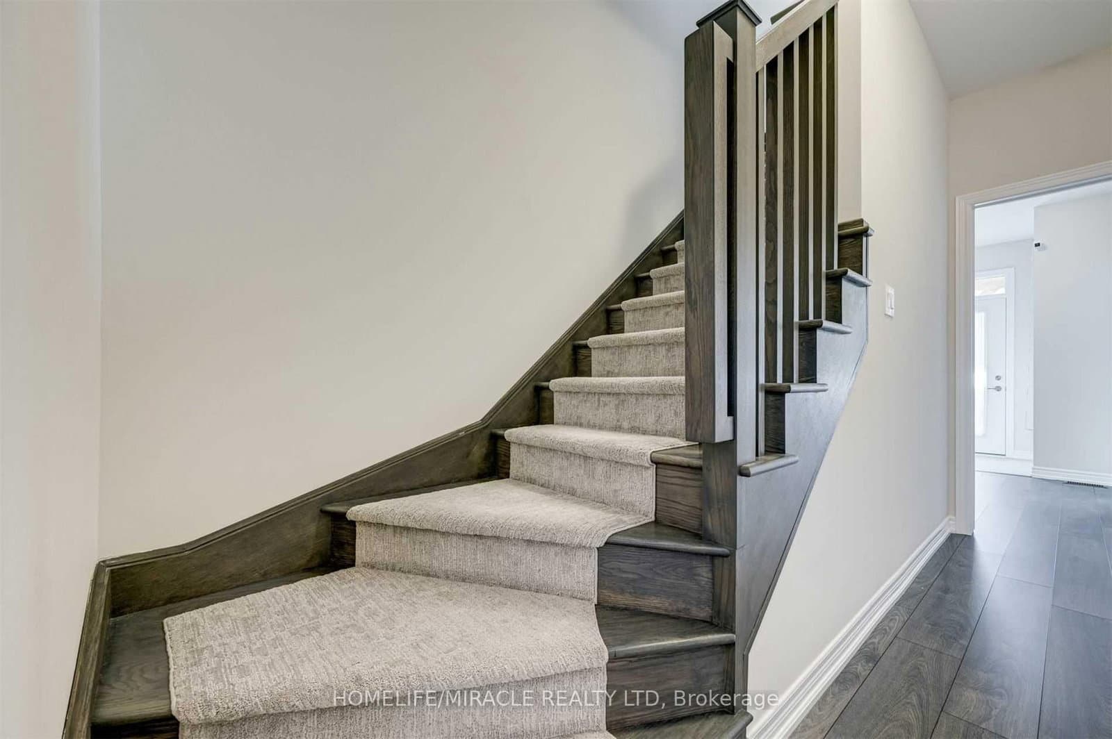 16 HIBISCUS LN in Hamilton
