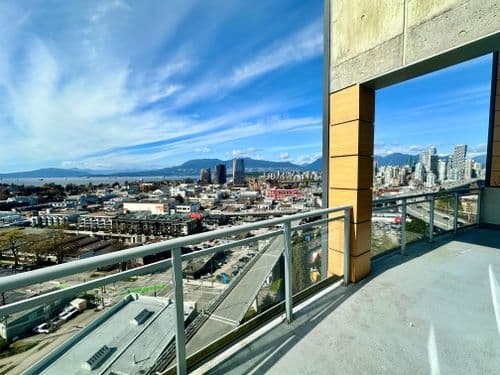 1565 W 6TH AVE in Vancouver