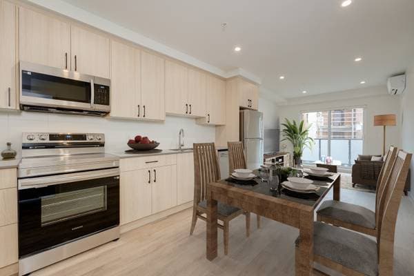 647 GOLDSTREAM AVE in Highlands - Property View