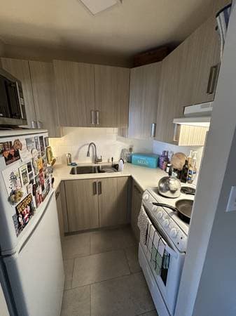 3611 KINGSWAY in Vancouver - Property View